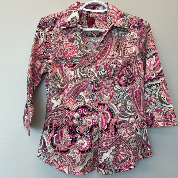 2/$15 🌱 212 Button down top - Picture 2 of 4